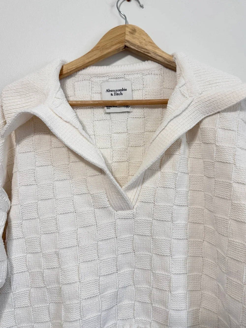 Abercrombie & Fitch Checkerboard Stitch Notch-Neck Sweater Size XS